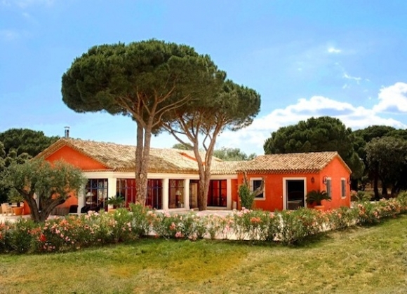4-bedroom-Villa-La-Source-with-a-vast-garden-and-only-700-meters-away-from-the-beach