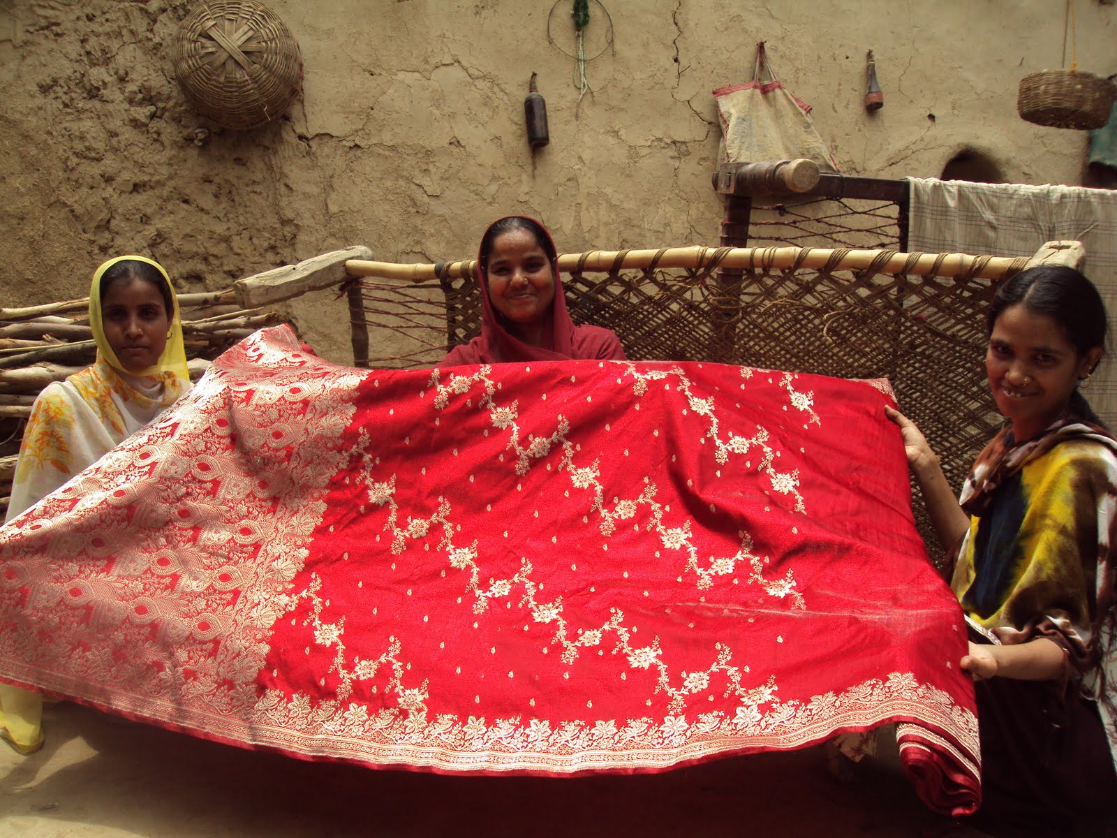 marketing-right-taj-works-with-varanasi-weavers