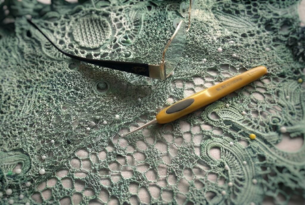 Green Irish Lace, DeLace Ateleir